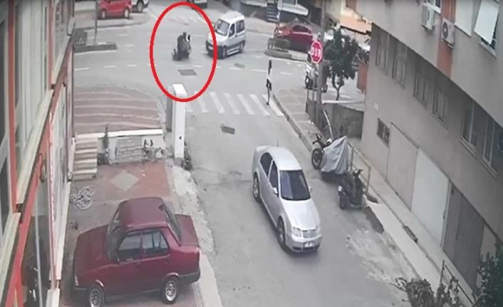 Motosiklet, hafif ticari araca çarpmamak için devrildi: 2 yaralı