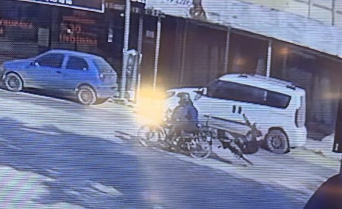 Motosiklet ile bisiklet çarpıştı: 2 yaralı