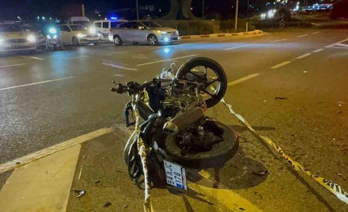 Motosiklet ile midibüs çarpıştı: 1 ölü