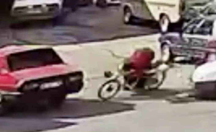 Motosiklet park halindeki otomobile çarptı, 15 yaşındaki sürücü ağır yaralandı