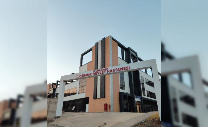 Motosikletli şahıs, araçtan indirdiği kadını bıçaklayıp kaçtı