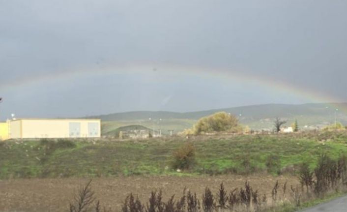Moymul ovasında gözlenen gökkuşağı büyüledi