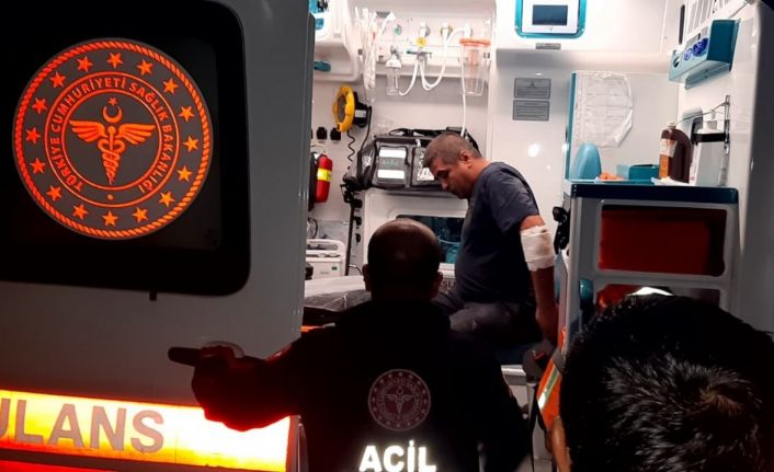 Mudurnu’da motosiklet ile hafif ticari araç çarpıştı: 1 yaralı