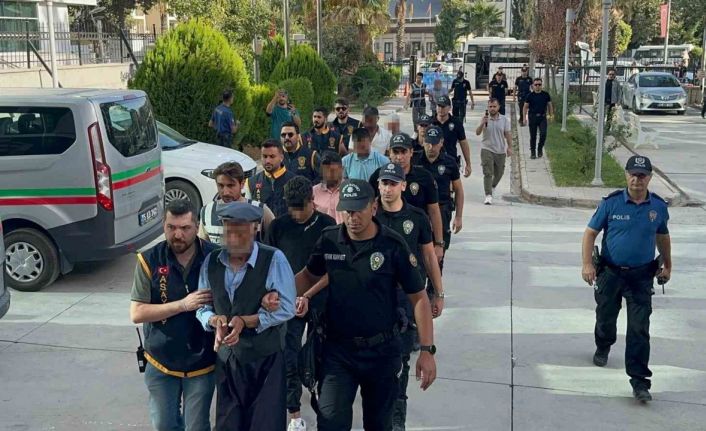 Muhtarlık kavgasında gözaltına alınan 56 şahıs adliyeye sevk ediliyor