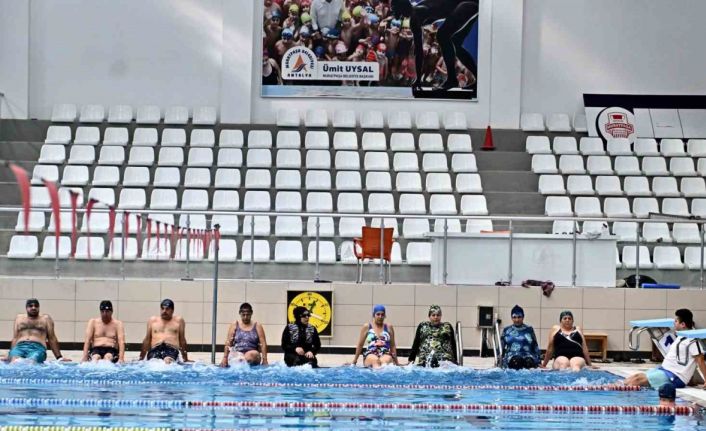 Muratpaşa’da ücretsiz yüzme eğitimleri başladı