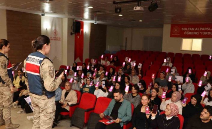 Muş’ta 160 üniversite öğrencisine KADES uygulaması anlatıldı