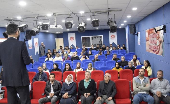 Muş’ta Aile ve Sosyal Hizmetler İl Müdürlüğü personeline travma eğitimi