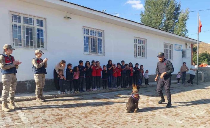 Muş’ta jandarma ekiplerinden öğrencilere eğitici ziyaret