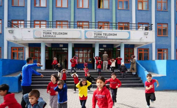 Muş’ta okullarda eş zamanlı tahliye tatbikatı yapıldı