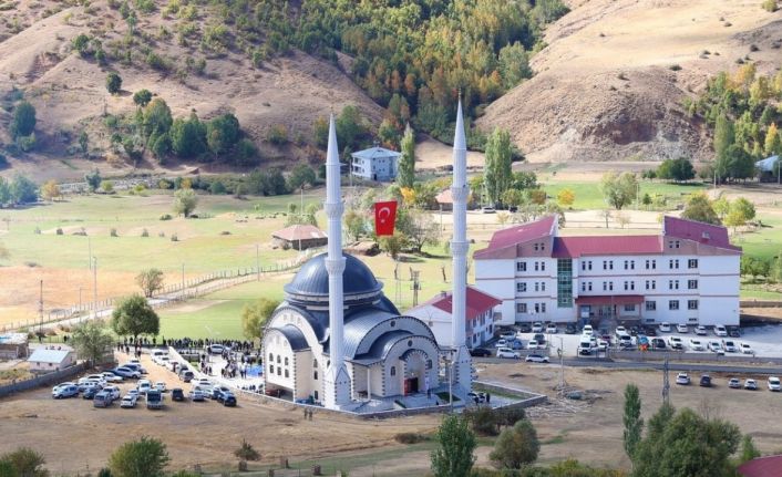 Muş’ta Üçevler Köyü Camisi ibadete açıldı