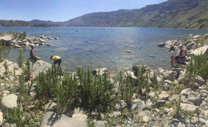 Nemrut Krater Gölü’nde mangal yakan 2 kişiye 5 bin 906 TL idari para cezası