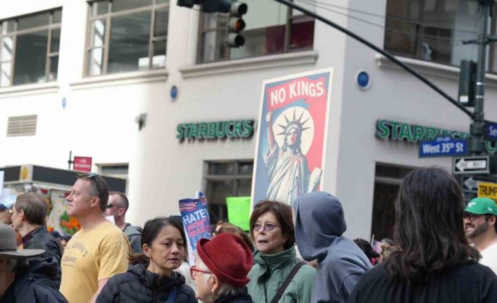 New York’ta on binlerce kişi "Krallara Hayır" protestolarında Trump yönetimini eleştirdi