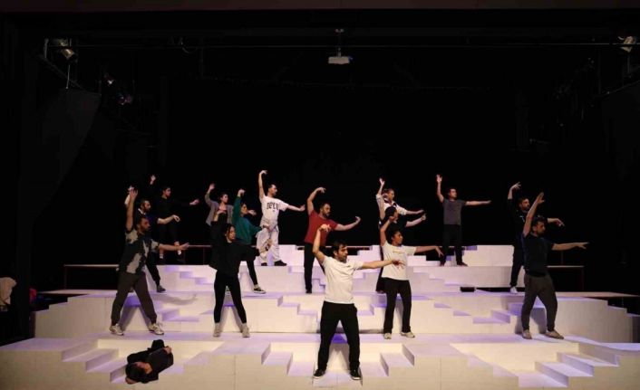 Nilüfer Kent Tiyatrosu iftiharla sunar: ’Lüküs Hayat’