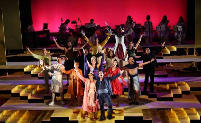 Nilüfer Kent Tiyatrosu’ndan "Lüküs Hayat" ile görkemli sezon açılışı