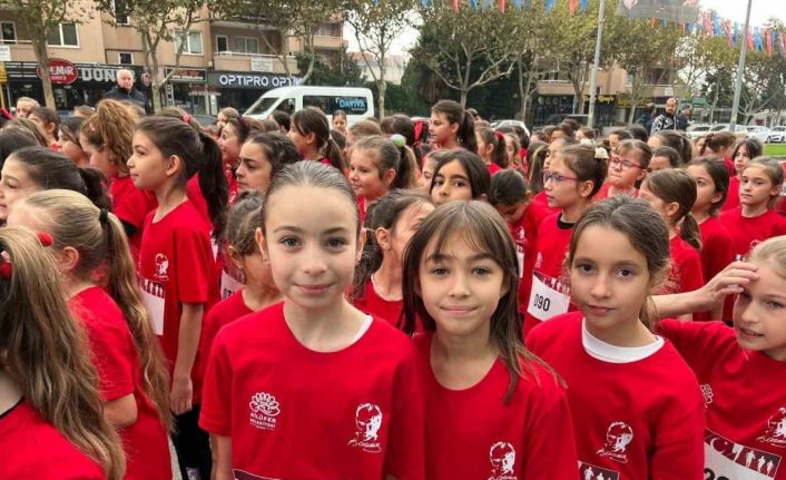 Nilüfer’de gençler ve çocuklar Cumhuriyet için koştu
