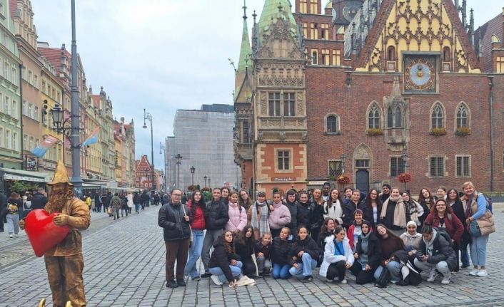 Nilüferli kız çocukları Polonya’da farklı kültürlerle buluştu