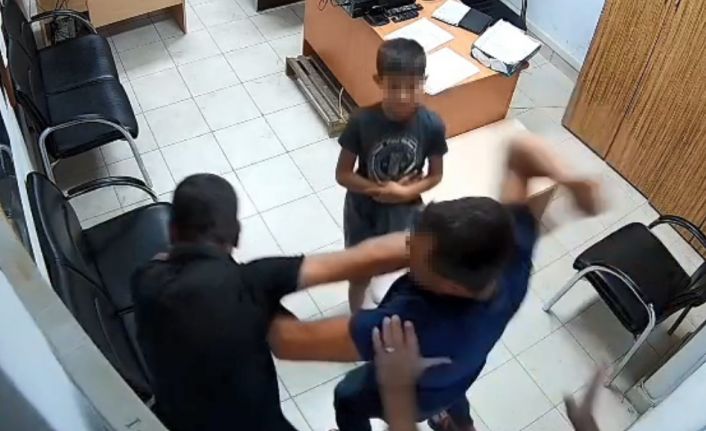 O anlar kamerada: Boşanma aşamasında kocaya, polis merkezinde kayınço dayağı