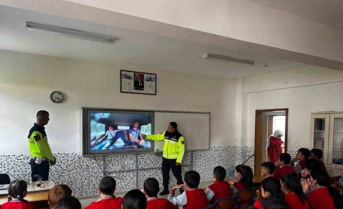 Öğrenci ve öğretmenlere güvenli trafik anlatıldı