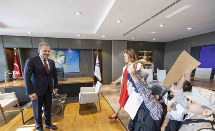 Öğrenciler, cumhuriyet coşkusunu Başkan Seçer’le paylaştı