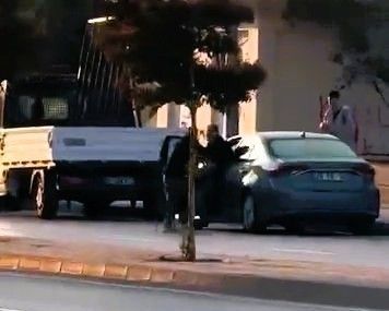 Okul müdürünü üç çocuğunun gözü önünde vurduğu anları kayda aldırdı