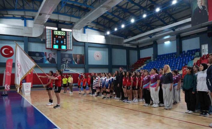 Okul sporları açılış seremonisiyle başladı