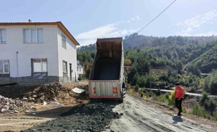 Onikişubat’ın 10 kırsal mahallesinde ulaşım ağı güçleniyor