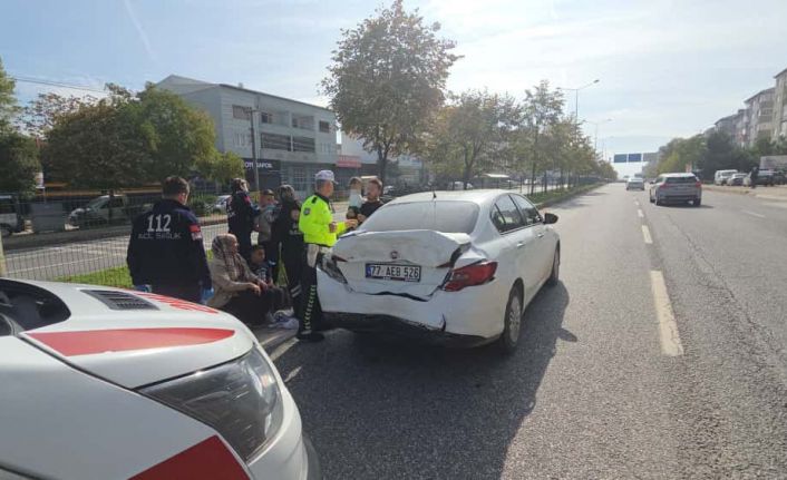 Orhangazi’de faciadan dönüldü: Tırın çarptığı otomobil metrelerce sürüklendi