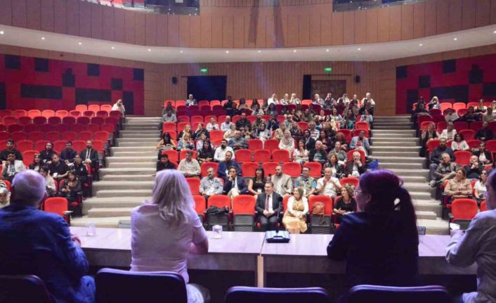 Ortaçağ ve Türk Dönemi Sempozyumunda 270 bildiri sunuldu