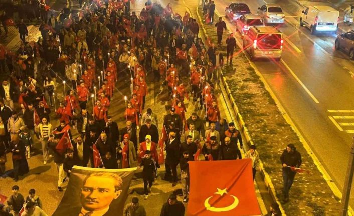 Osmaneli’de 29 Ekim Cumhuriyet Bayramı fener alayı düzenlendi