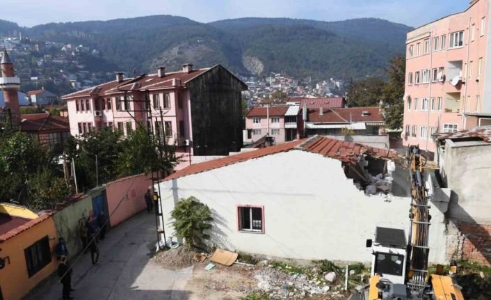 Osmangazi’de tarihi koruyan yıkım