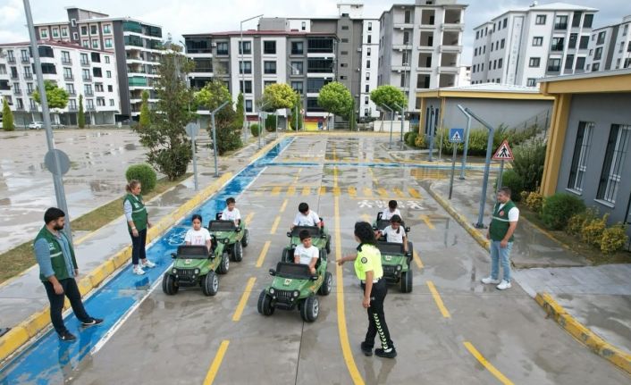 Osmaniye’de çocuklar trafik kurallarını eğlenerek öğrendi