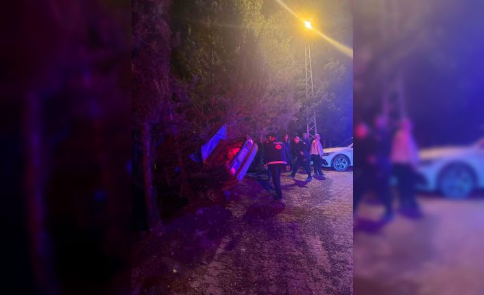 Osmaniye’de otomobil uçuruma düşmekten ağaç sayesinde kurtuldu: 3 yaralı