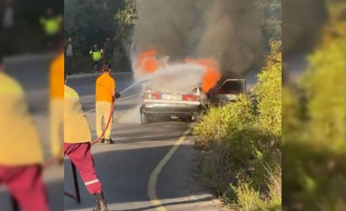 Osmaniye’de otomobil yangını ormana sıçramadan söndürüldü