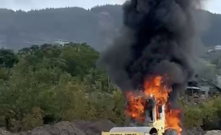 Osmaniye’de şantiyede iş makinasında çıkan yangın söndürüldü