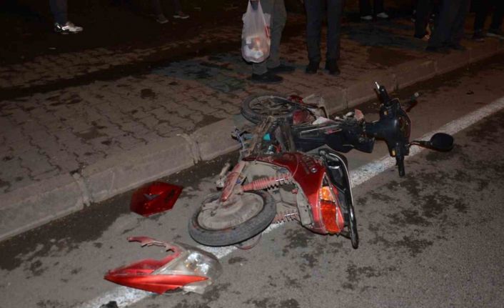 Otomobil elektrikli bisiklete çarptı: 1 ölü, 1 yaralı