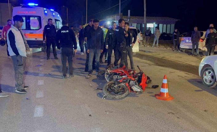 Otomobil ile motosiklet çarpıştı: 3 yaralı