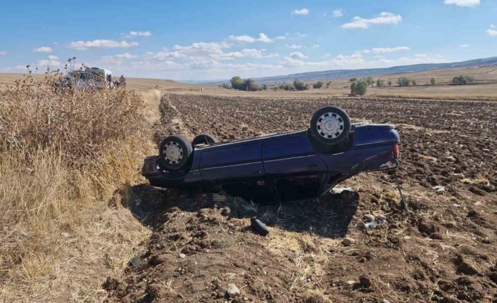 Otomobil tarlaya yuvarlandı: 4 yaralı