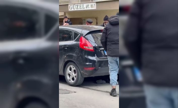 Otomobilin altında kalan 8 yaşındaki çocuk yaralandı