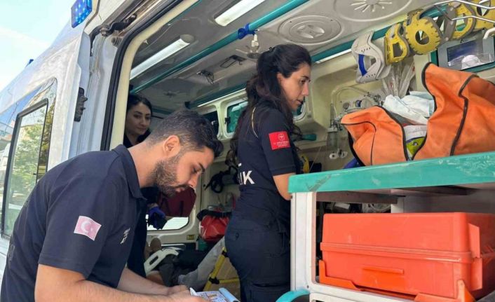 Otomobilin çarpıştığı yaya yaralandı