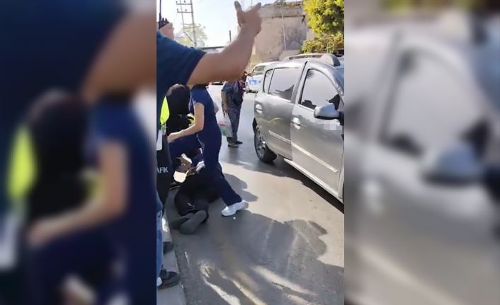 Otomobilin çarptığı polis memuru yaralandı