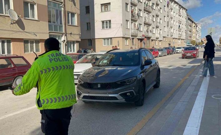 Otomobilin çarptığı yaşlı kadının durumu ağır