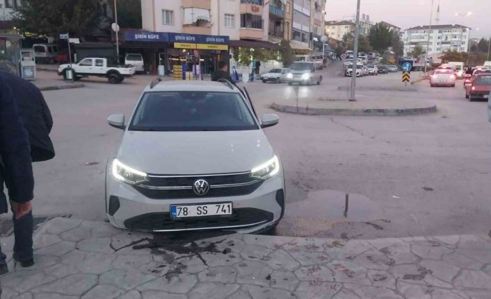 Otomobilin çarptığı yaya yaralandı