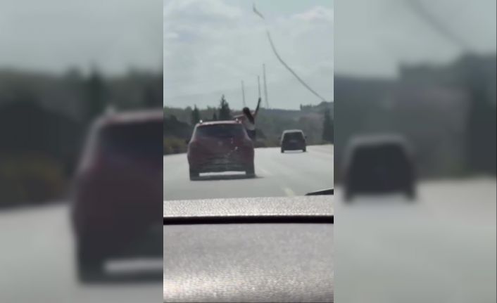 Otoyolda seyir halindeki cipte tehlikeli yolculuk