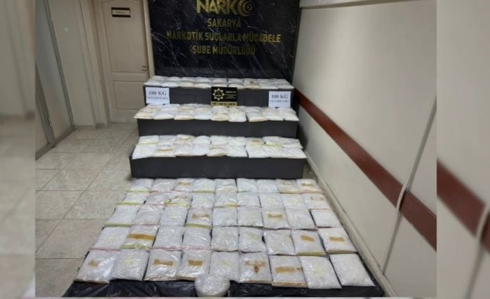 Otoyolda tarihi operasyon: 100 kilo uyuşturucu cipin bagajında bulundu