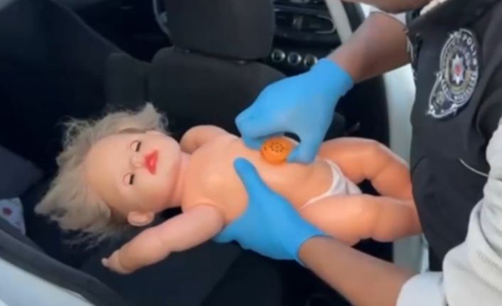 Oyuncak bebekten uyuşturucu çıktı