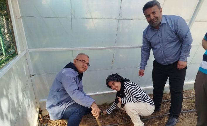 Özel öğrenciler fideleri toprakla buluşturdu