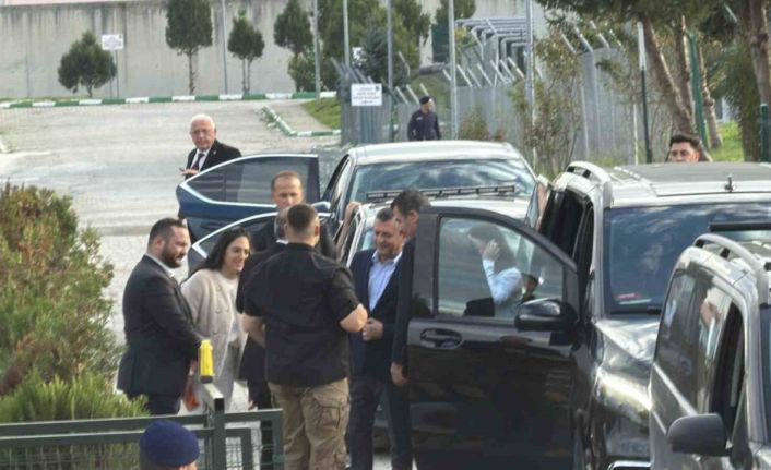 Özgür Özel, Düzce’de tutuklu bulunan Pınar Türker’i ziyaret etti