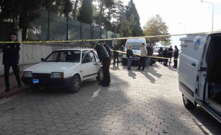Park halindeki araçta ölü bulundu