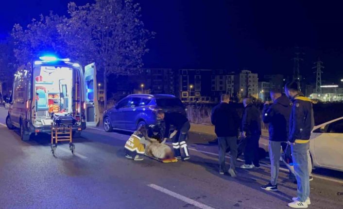 Park halindeki otomobile çarpan 15 yaşındaki motosikletli yaralandı