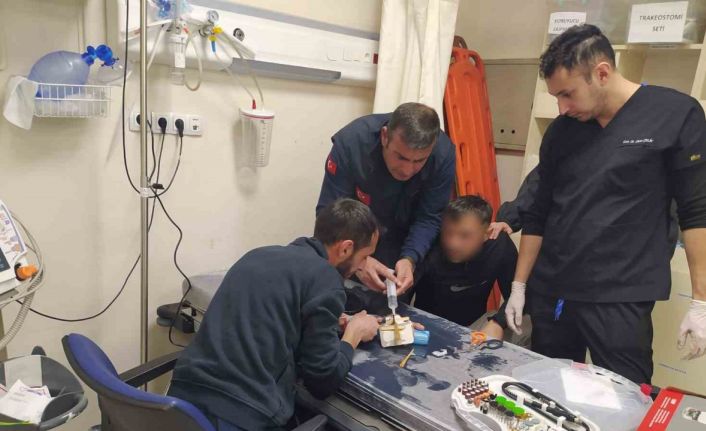 Parmağına sıkışan yüzüğü itfaiye çıkardı